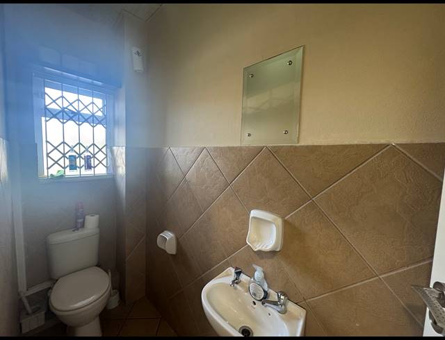 42M² OFFICE FOR SALE IN UMHLANGA CENTRAL